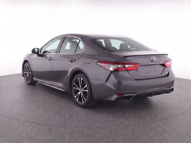 Used 2018 Toyota Camry SE w/ Convenience Package FWD image 3