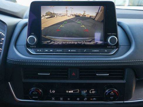 Used 2023 Nissan Rogue SV image 30