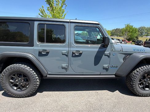 Used 2025 Jeep Wrangler Willys AWD/4WD image 7