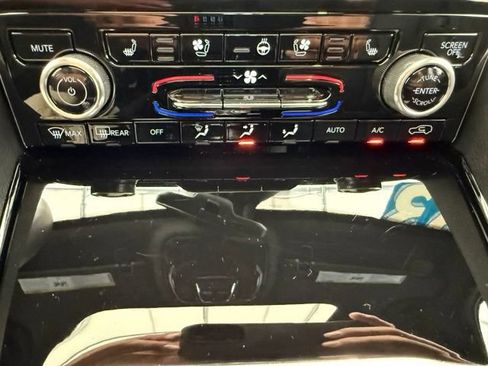 Used 2023 Jeep Grand Cherokee Overland w/ Advanced Protech Group III AWD/4WD image 38