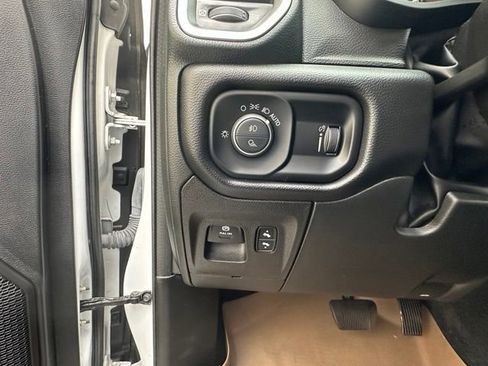 Used 2022 RAM 1500 Big Horn AWD/4WD image 12