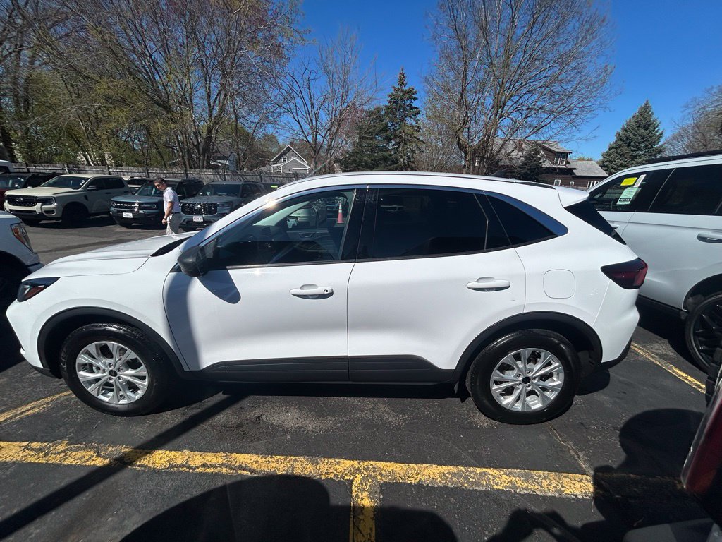 Used 2024 Ford Escape Active AWD/4WD image 4