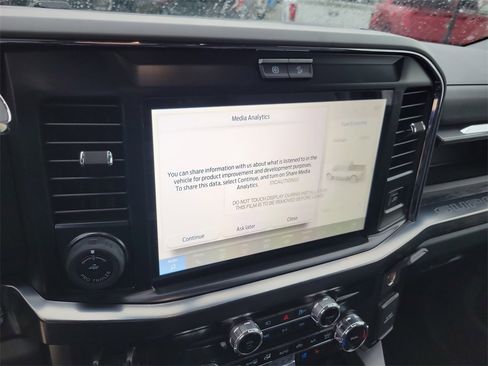 New 2026 Ford F250 Lariat w/ Black Appearance Package image 15