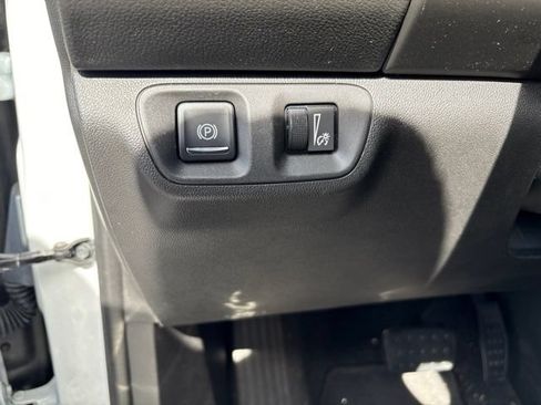 Used 2017 GMC Acadia SLT AWD/4WD image 16