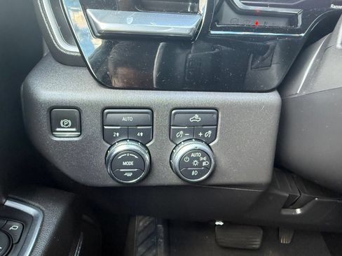 Used 2022 GMC Sierra 1500 Elevation w/ Preferred Package AWD/4WD image 38