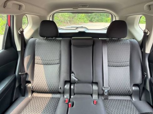 Used 2017 Nissan Rogue S AWD/4WD image 32