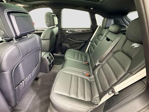 Used 2026 Porsche Macan AWD/4WD image 19