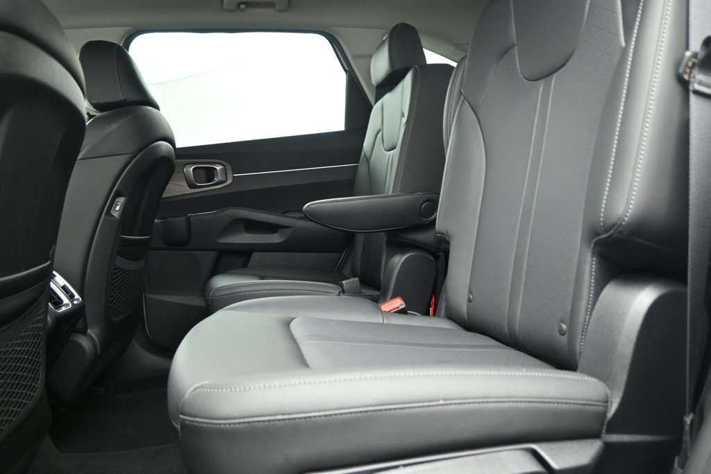 Used 2023 Kia Sorento EX w/ Panoramic Sunroof Package FWD image 14