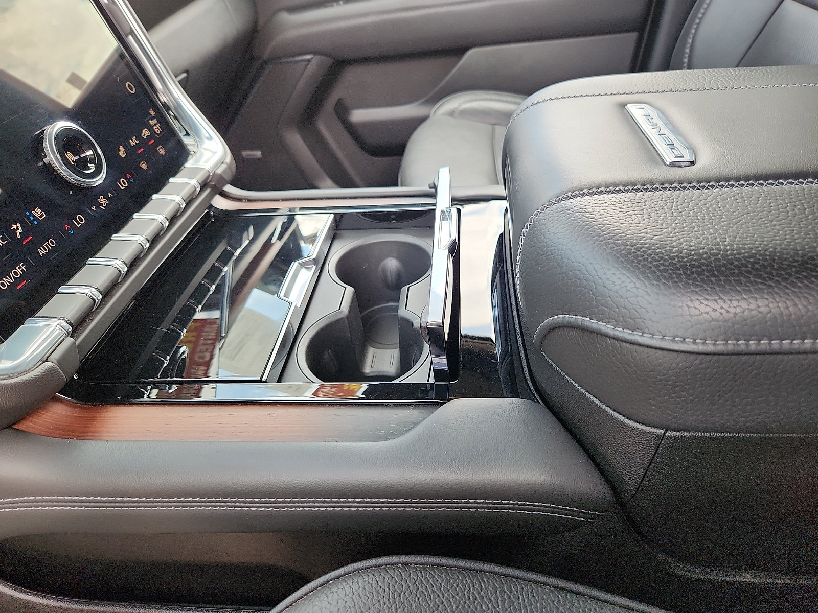 Used 2025 GMC Yukon Denali AWD/4WD image 20