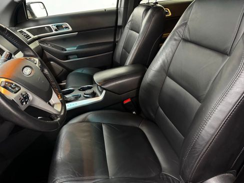 Used 2014 Ford Explorer XLT w/ Equipment Group 202A AWD/4WD image 10
