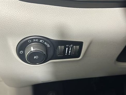 Used 2022 Jeep Compass Latitude w/ Convenience Group AWD/4WD image 19
