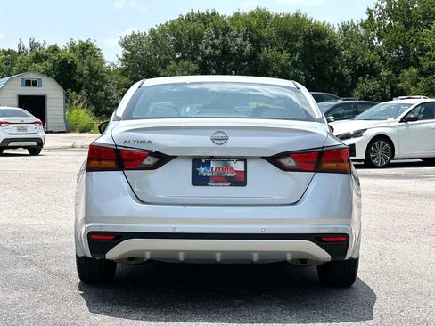Used 2024 Nissan Altima 2.5 S FWD image 14
