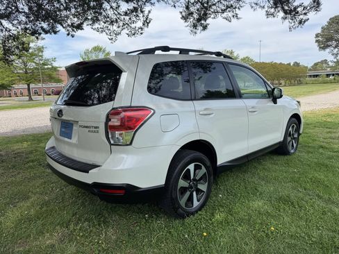Used 2017 Subaru Forester 2.5i Premium w/ All-Weather Package AWD/4WD image 8