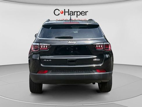 Used 2022 Jeep Compass Latitude w/ Sun and Sound Group AWD/4WD image 4