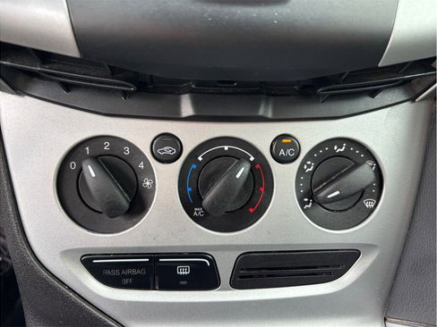 Used 2014 Ford Focus SE w/ Equipment Group 201A image 23