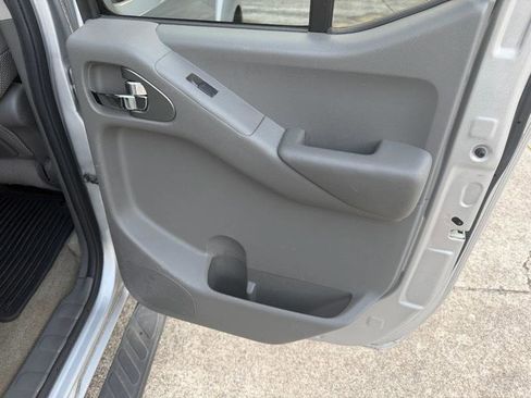 Used 2013 Nissan Frontier SV w/ SV Value Truck Pkg image 24