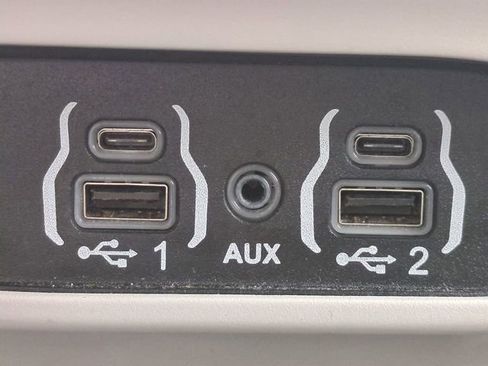 Used 2024 Chrysler Pacifica Touring-L image 21