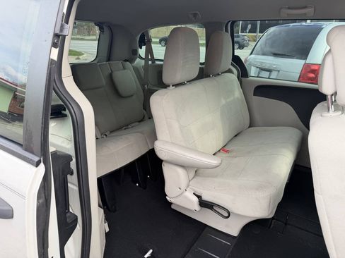 Used 2013 Dodge Grand Caravan American Value Package FWD image 19