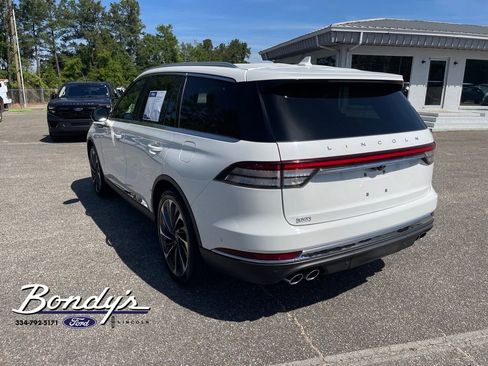 Used 2023 Lincoln Aviator Reserve w/ Equipment Group 201A RWD image 12
