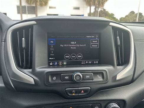 Used 2024 GMC Terrain SLE image 12