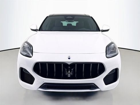 New 2025 Maserati Grecale GT image 3