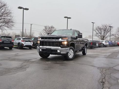 Used 2022 Chevrolet Silverado 2500 LT w/ Convenience Package AWD/4WD image 2