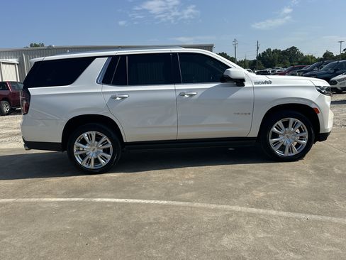 Used 2021 Chevrolet Tahoe High Country w/ Premium Package RWD image 4