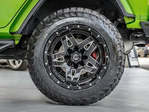 Used 2019 Jeep Wrangler Unlimited Sahara AWD/4WD image 12