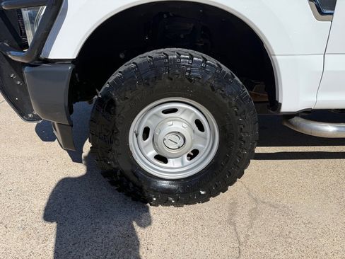 Used 2017 Ford F250 XL w/ Power Equipment Group AWD/4WD image 14