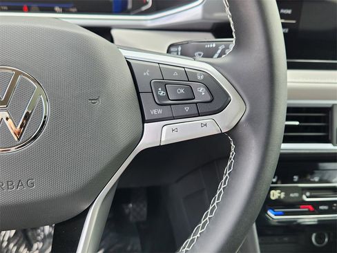 New 2025 Volkswagen Taos SEL image 9