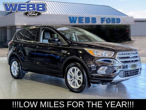 Used 2017 Ford Escape SE FWD image 1