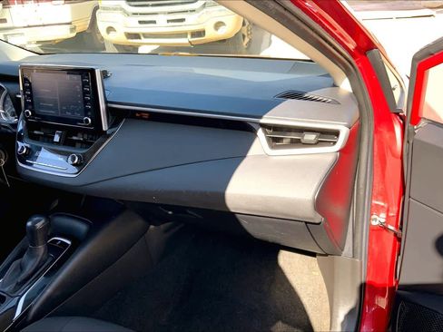 Used 2021 Toyota Corolla LE image 19