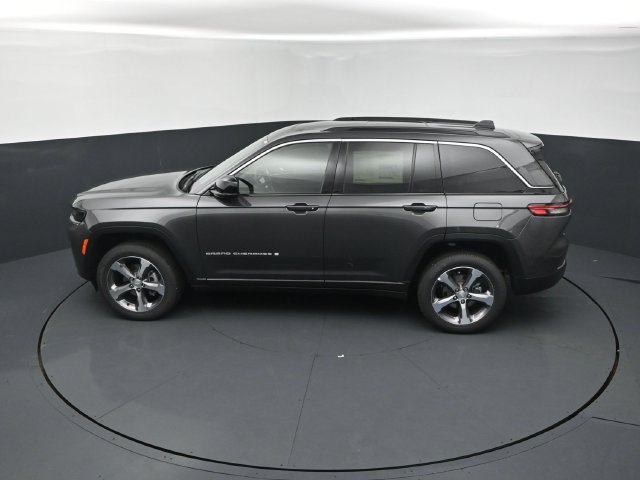 New 2026 Jeep Grand Cherokee Limited w/ Trailer Tow Package AWD/4WD image 15