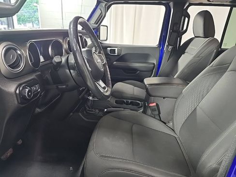 Used 2019 Jeep Wrangler Unlimited Sahara w/ Uconnect 4C Nav & Sound Group AWD/4WD image 17