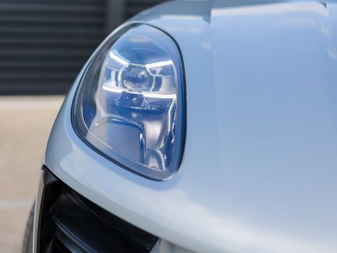 Certified 2019 Porsche Macan image 13