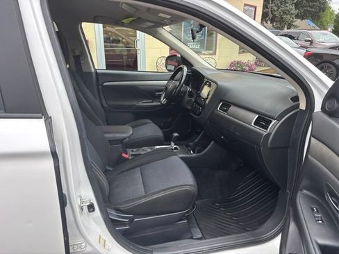 Used 2016 Mitsubishi Outlander SE FWD image 19