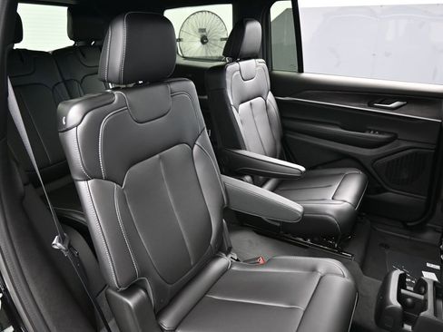 Used 2025 Jeep Grand Cherokee L Limited image 38