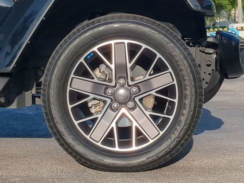 Used 2023 Jeep Wrangler Unlimited Sahara image 11