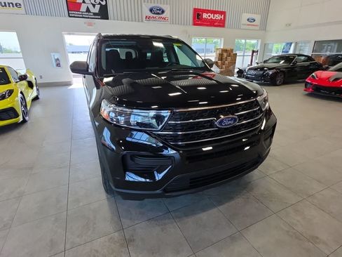 Used 2023 Ford Explorer XLT AWD/4WD image 4