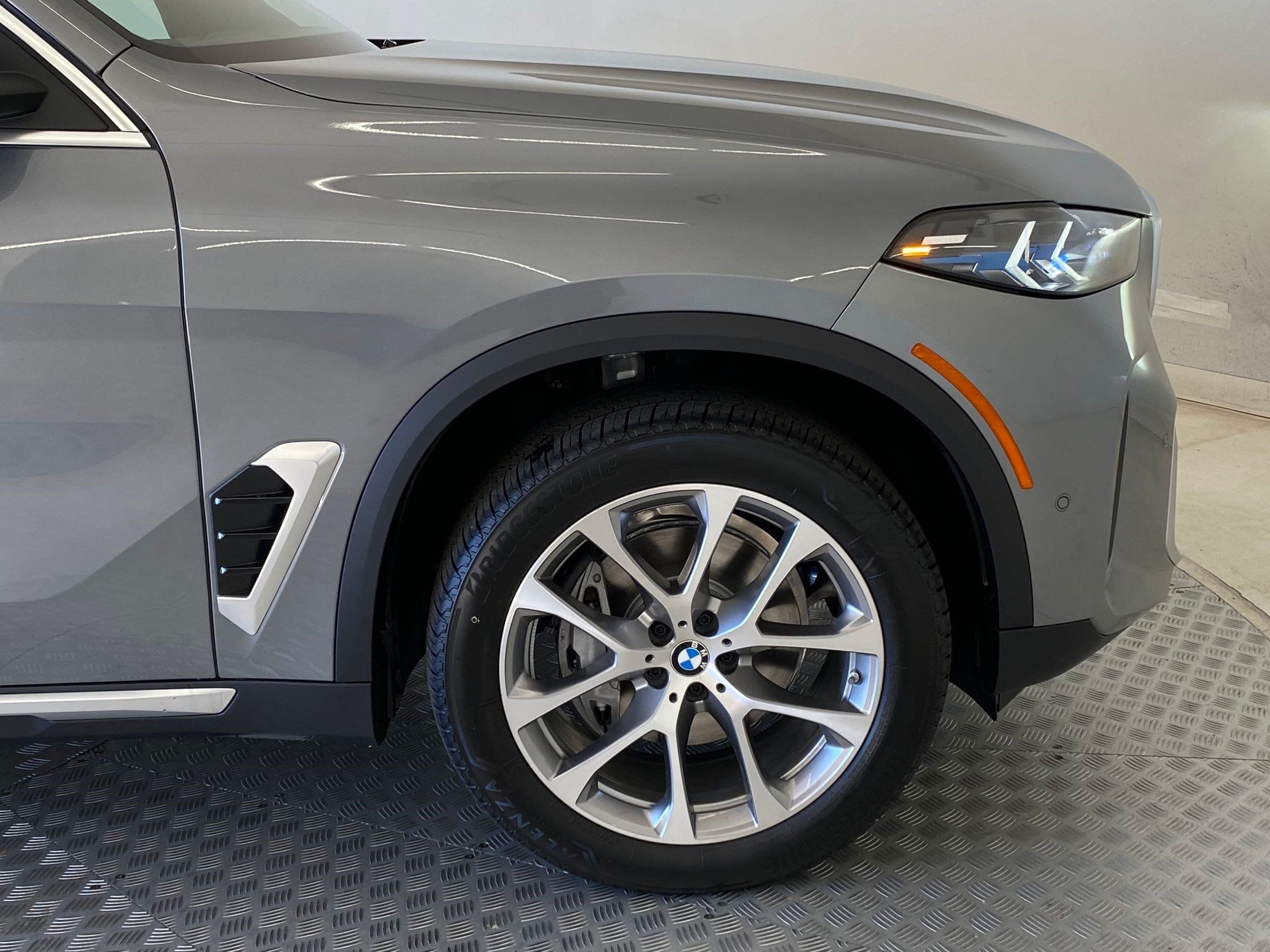 Used 2026 BMW X5 xDrive40i w/ Premium Package AWD/4WD image 10