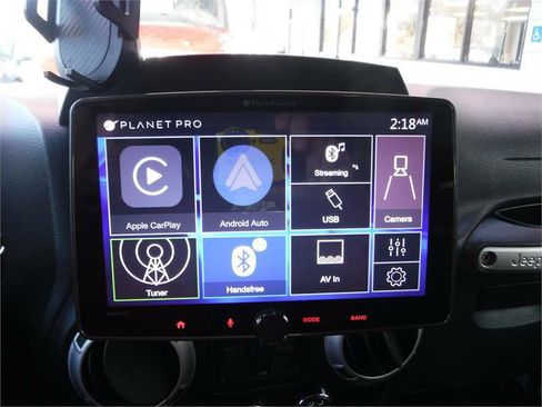 Used 2016 Jeep Wrangler Unlimited Rubicon w/ Connectivity Group image 9