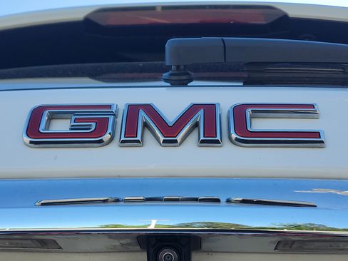 Used 2024 GMC Terrain SLT AWD/4WD image 10