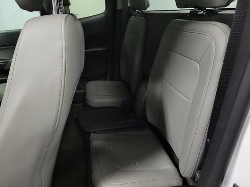 Used 2015 Chevrolet Colorado W/T RWD image 25