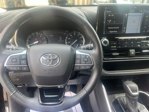 Used 2021 Toyota Highlander Platinum FWD image 17