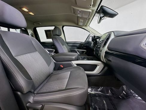 Used 2021 Nissan Titan SV w/ SV Convenience Package AWD/4WD image 12