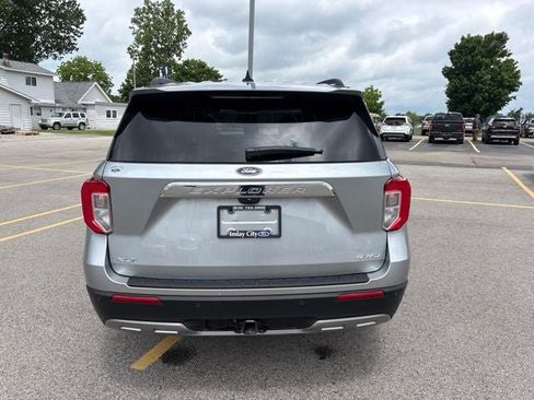 Used 2023 Ford Explorer XLT w/ Equipment Group 202A AWD/4WD image 14