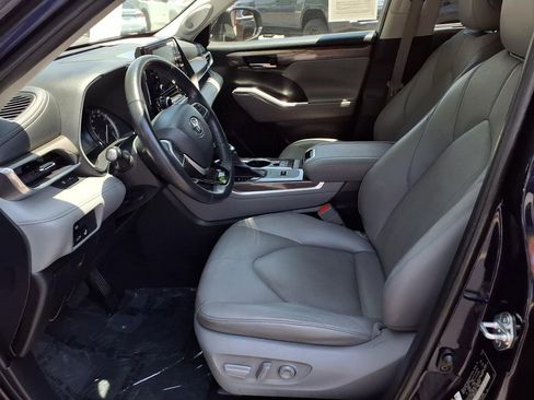 Used 2022 Toyota Highlander Limited FWD image 16