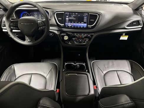 New 2027 Chrysler Pacifica Limited w/ S Appearance Package AWD/4WD image 10