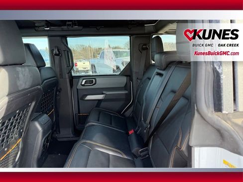 Used 2023 Ford Bronco Badlands w/ Sasquatch Package image 6