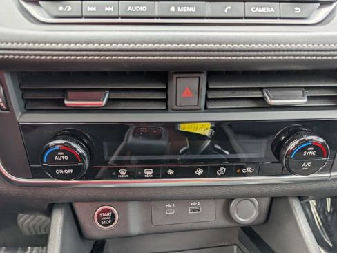 Used 2023 Nissan Rogue SV image 14